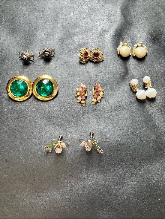 unknown Jewelry - Gold-Tone Clip-On Earrings with Emerald Green Faceted Stones